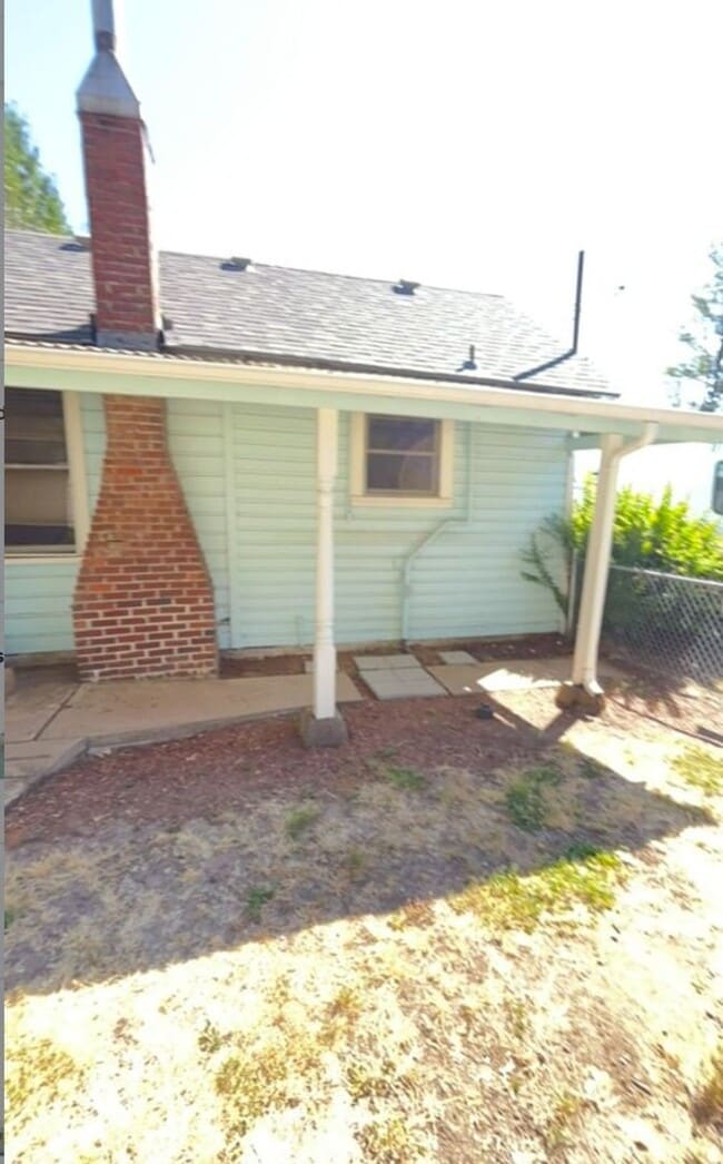 Building Photo - SMALL COTTAGE LIKE HOME IN DESIRABLE WEST SALEM