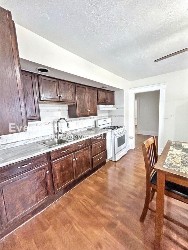 Building Photo - 1794 W 54th St