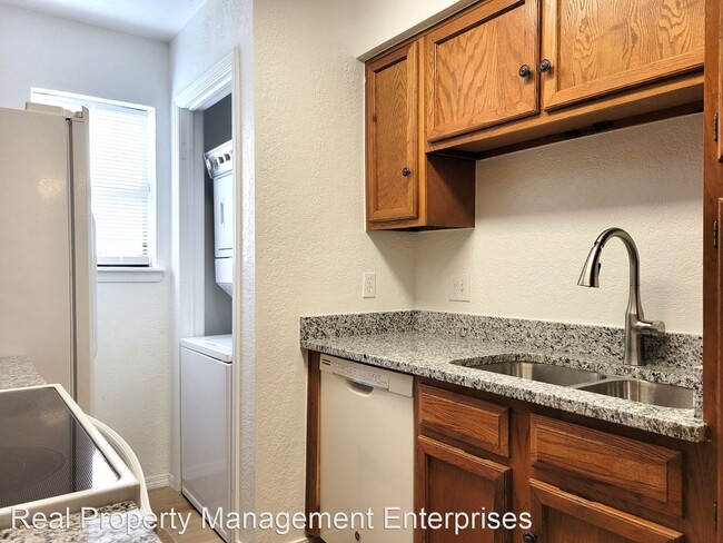 Building Photo - 1 br, 1 bath House - 11409 Springhollow Rd...