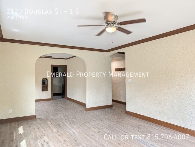 Foto del edificio - 2120 Douglas St