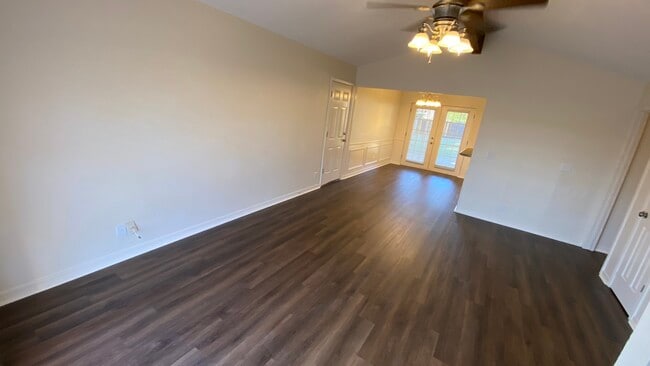 Building Photo - 1610 Christine Rd