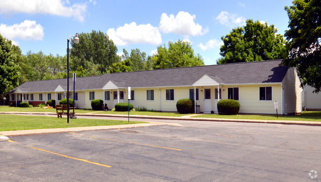 Building Photo - Maple Ridge Estates