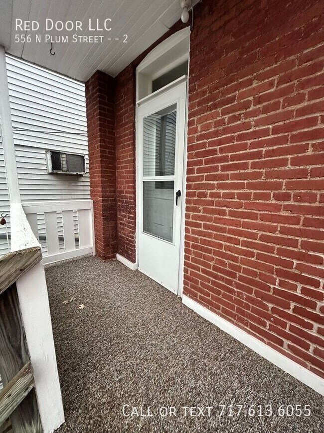 Building Photo - 556 N Plum St