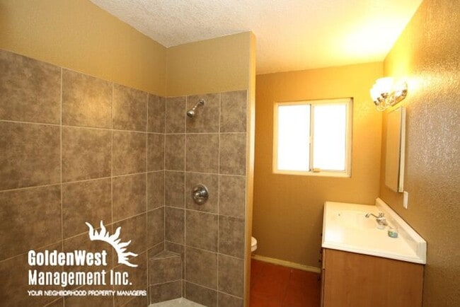 Building Photo - 109 N Prince Ln