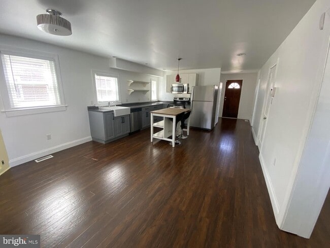 Photo - 106 S Walnut St House