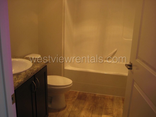 Foto del edificio - 1020 Railroad Ave