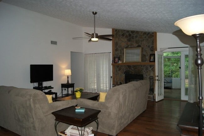 Building Photo - 10725 Indian Village Dr