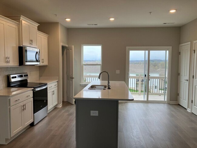Building Photo - Beautiful Condo in sought after Arden Vill...