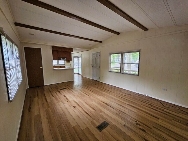 Foto del edificio - 224 Blossom Ln