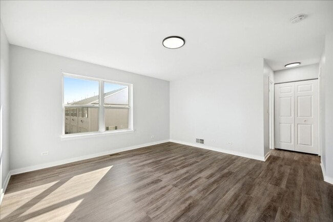 Building Photo - Two Story Townhome with Two Master Suites