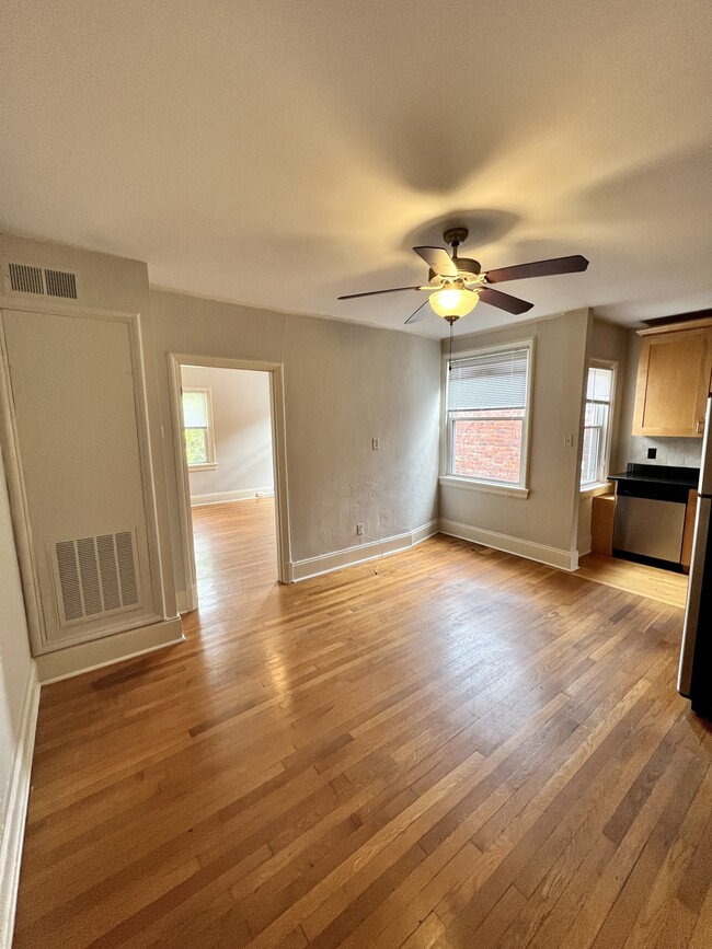 Building Photo - The Ritz