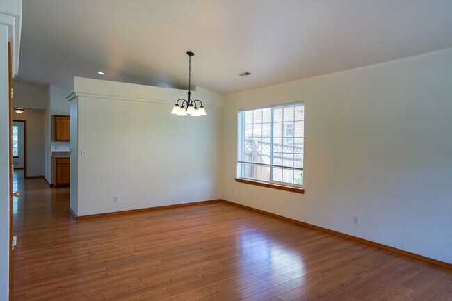 Foto del edificio - Lovely 3 bedroom 2 bath Post Falls home fo...