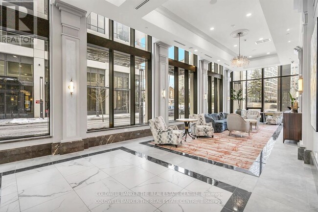 Photo du bâtiment - 30 Elm Dr W