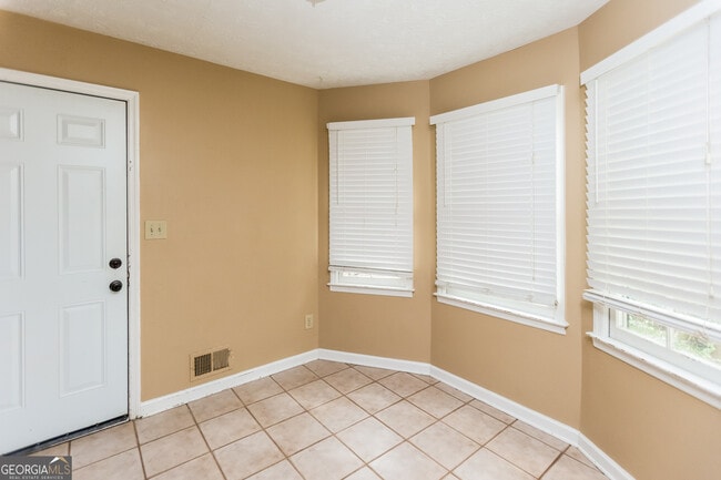 Building Photo - 5851 Taylor Creek Dr