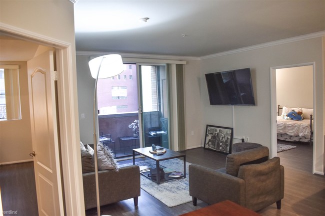 Foto del edificio - 2 br, 2 bath Apartment - Broadway Palace