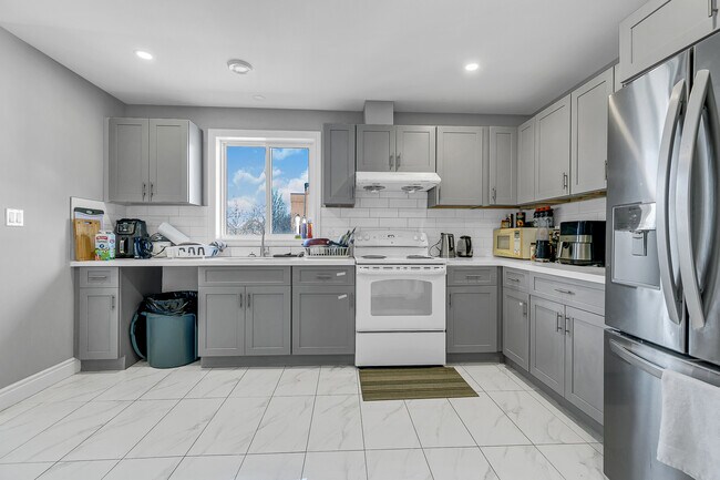 Photo du bâtiment - 652 Bridge Av