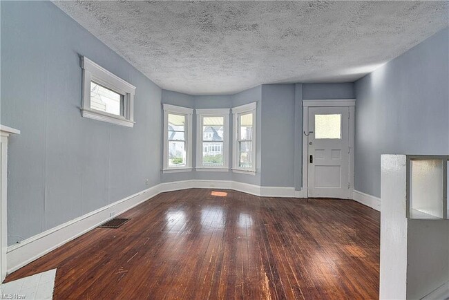 living room - 1377 Cove Ave