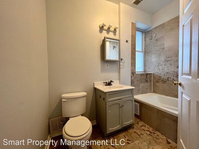 Building Photo - 2 br, 1 bath House - 4107 W. Iowa St. Unit 1