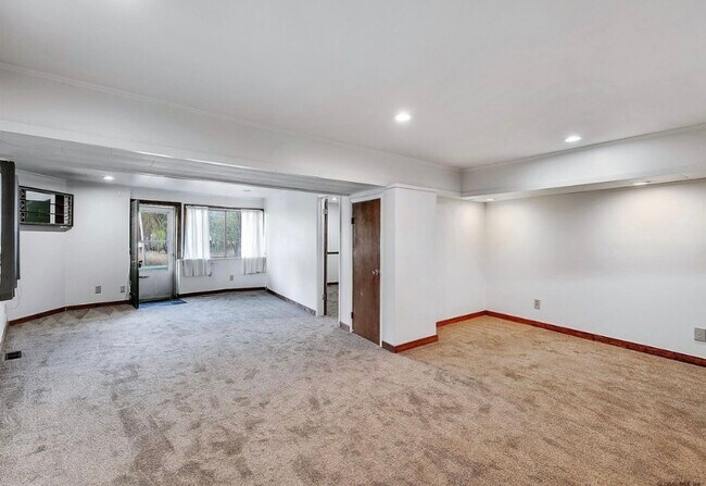 Vista de planta abierta - 661 Watervliet Shaker Rd