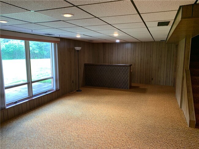 Foto del edificio - 20 Pine Hill Dr