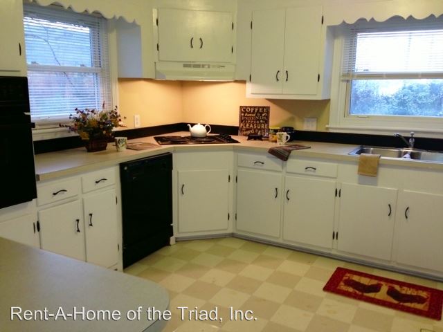 Building Photo - 208 Brushwood Rd