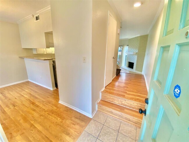 Building Photo - 7700 Creekbend Dr