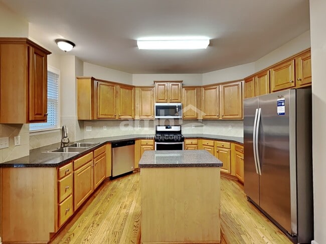 Foto del edificio - 521 Autumn Walk