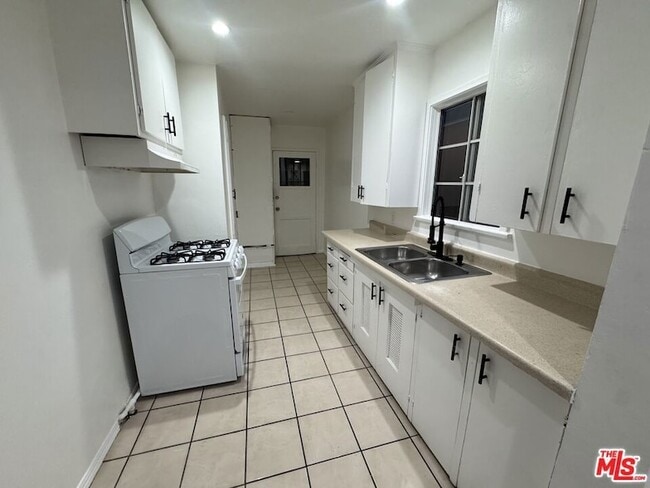 Photo - 6207 Crenshaw Blvd House