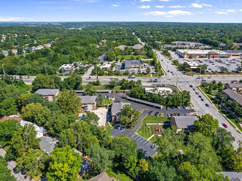 ¡Te encantará nuestra comunidad de Lenexa! - The Retreat at Mill Creek Apartments