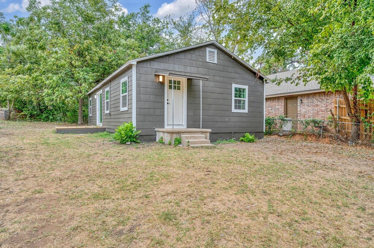 Primary Photo - Newly remodeled 3 bedroom/2 bath coming soon!