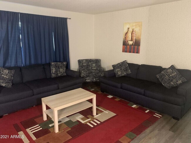 Foto del edificio - 700 E University Dr