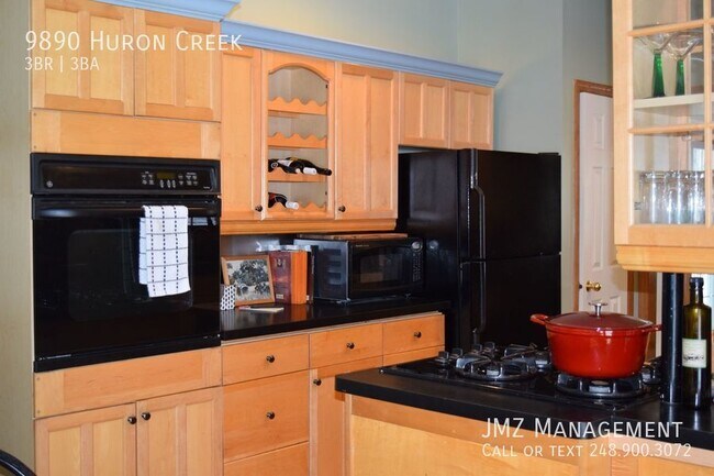 Foto del edificio - FULLY FURNISHED VICTORIAN STYLE HOME ON 2....