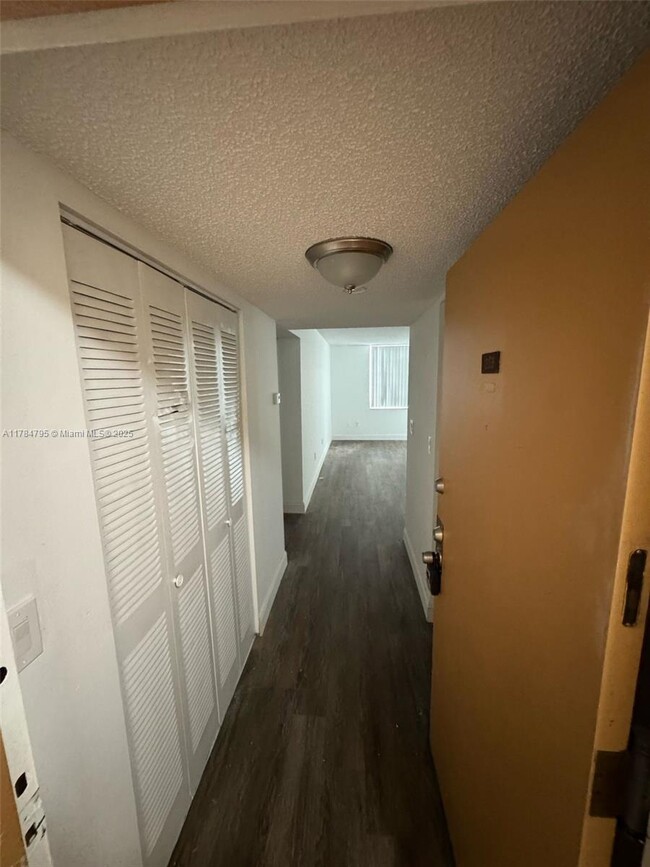 Foto del edificio - 13390 NE 7th Ave