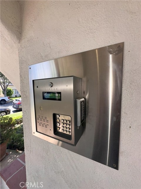 Building Photo - 137 S Roxbury Dr