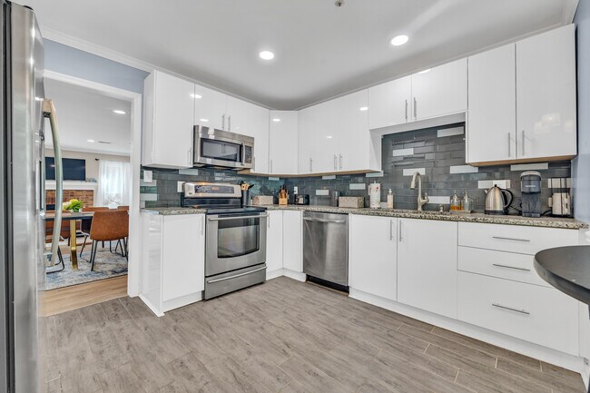 Foto del edificio - 586 Saint James Walk SE