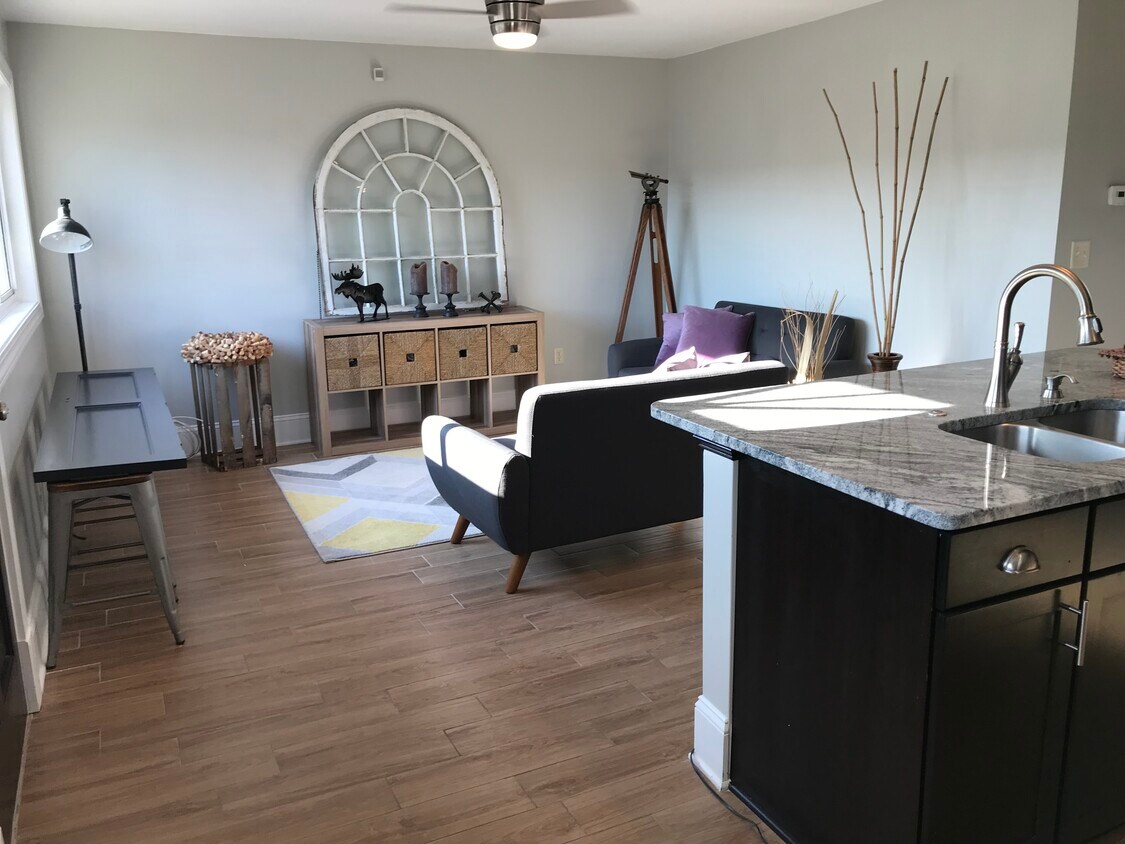 Primary Photo - 1427 Grogan Ave