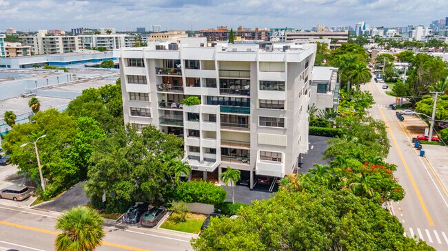 Foto del edificio - 9300 Bay Harbor Ter