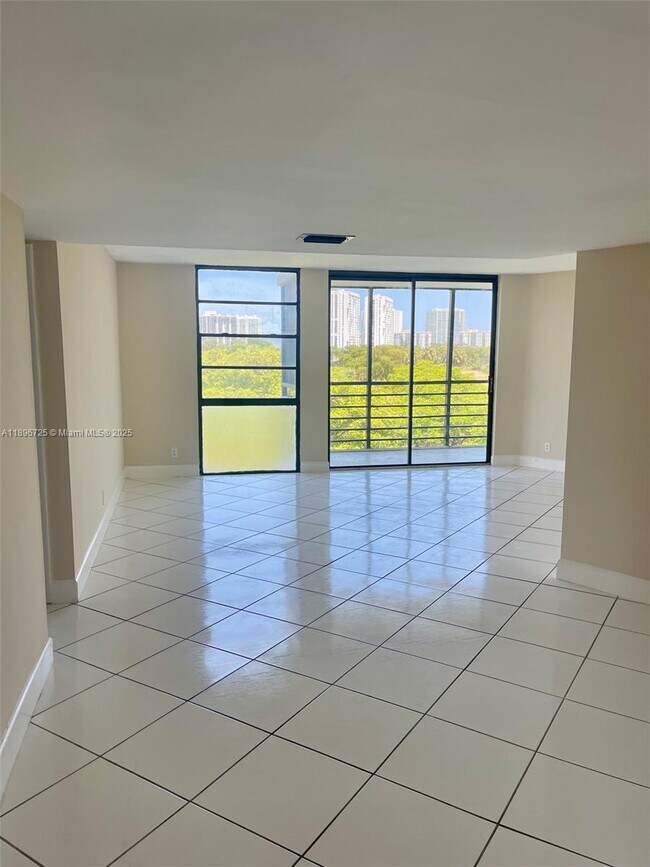 Foto del edificio - 20400 W Country Club Dr