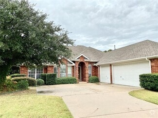 Building Photo - 5035 Golfside Dr