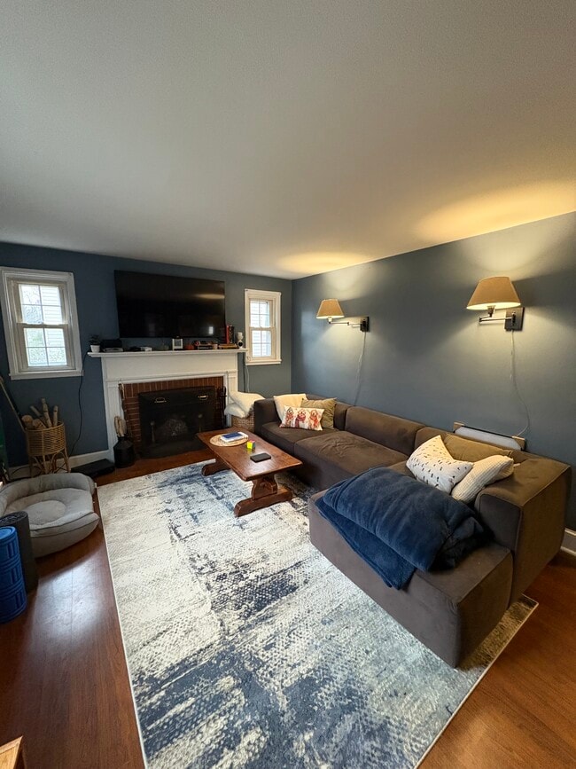 Building Photo - 94 Branford St