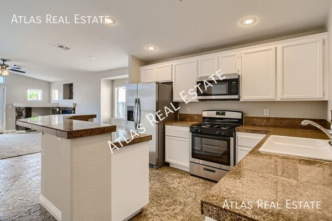 Building Photo - 3 Bed, 2 Bath Single-Story Home with a Spa...