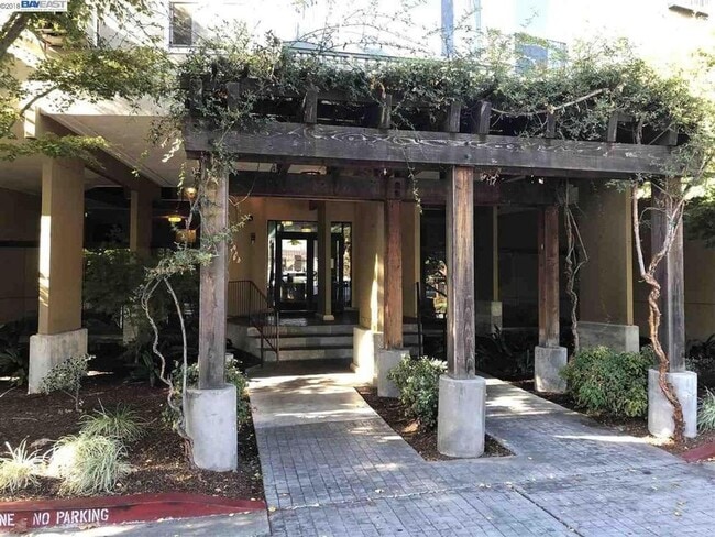 Building Photo - Great Shape Livermore Condo in Sonata Comm...