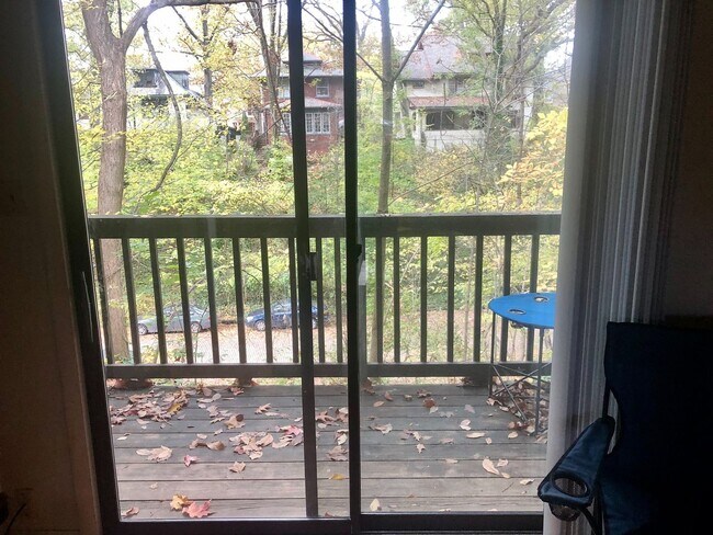 Building Photo - 2 Bed/1 Bath overlooking Iuka Ravine