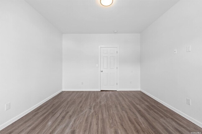 Foto del edificio - 295 McLean Ave