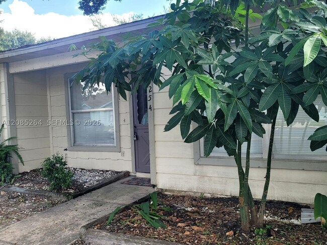 Foto del edificio - 3254 Chesswood Ave
