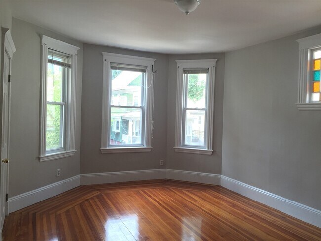 Foto del edificio - 17 Usher Rd