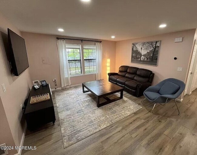 Foto del edificio - 182 Azalea Cir