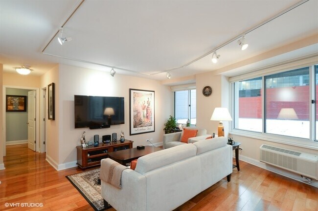 Foto del edificio - 211 E Ohio St