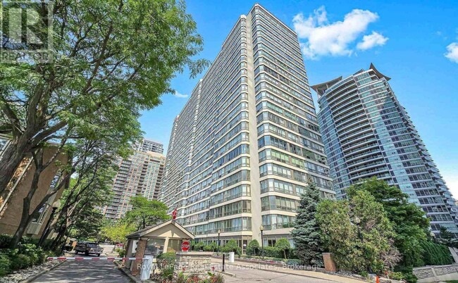 Building Photo - 55 Elm Dr W