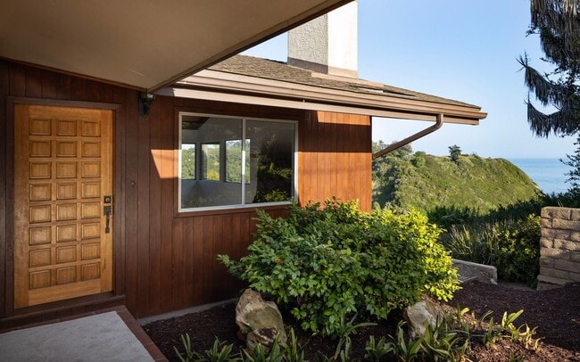 Foto del edificio - Coastal cottage in prime location and exceptional views!